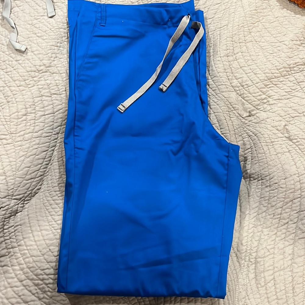 Royal blue wondwink scrub pants